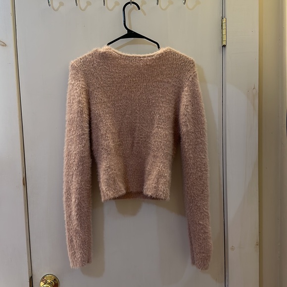 Light pink fuzzy crop top sweater - Picture 4 of 4